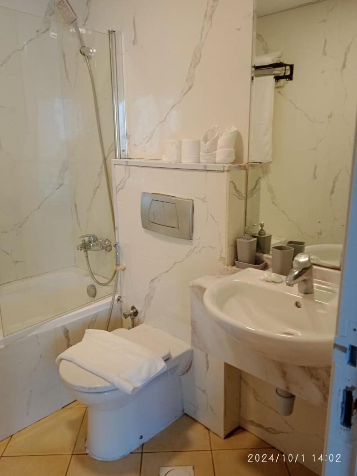 Renovated Cozy One Bed D2-1007 Апартаменти Дубай