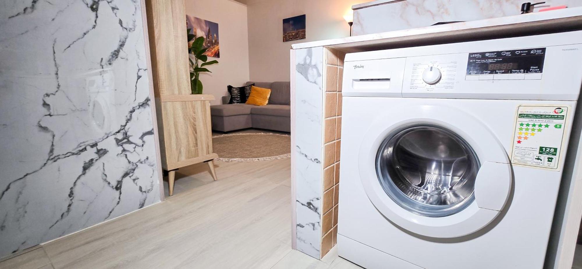 Renovated Cozy One Bed D2-1007 Апартаменти Дубай