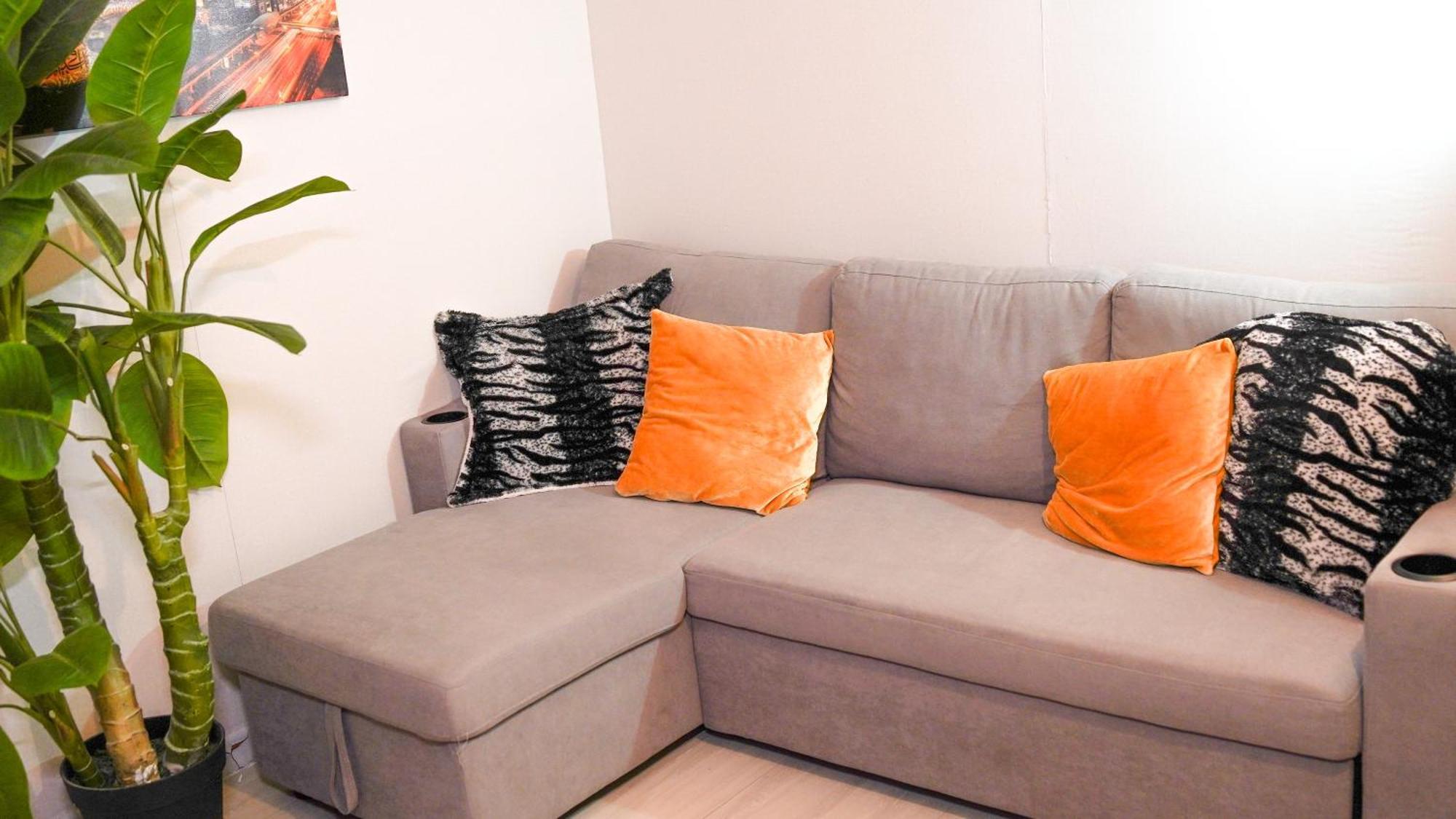 Апартаменти Renovated Cozy One Bed D2-1007 *