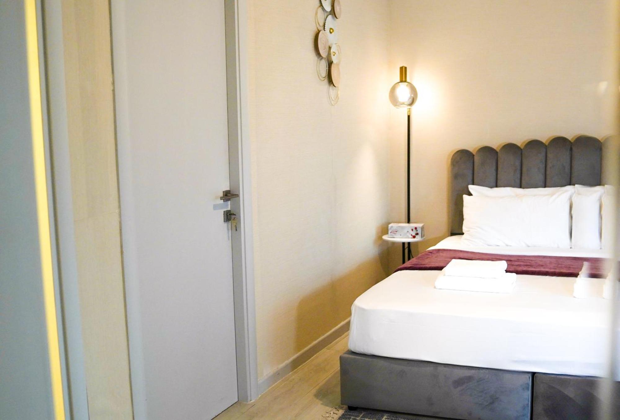 Апартаменти Renovated Cozy One Bed D2-1007